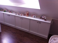 Babykamer met inbouwkasten